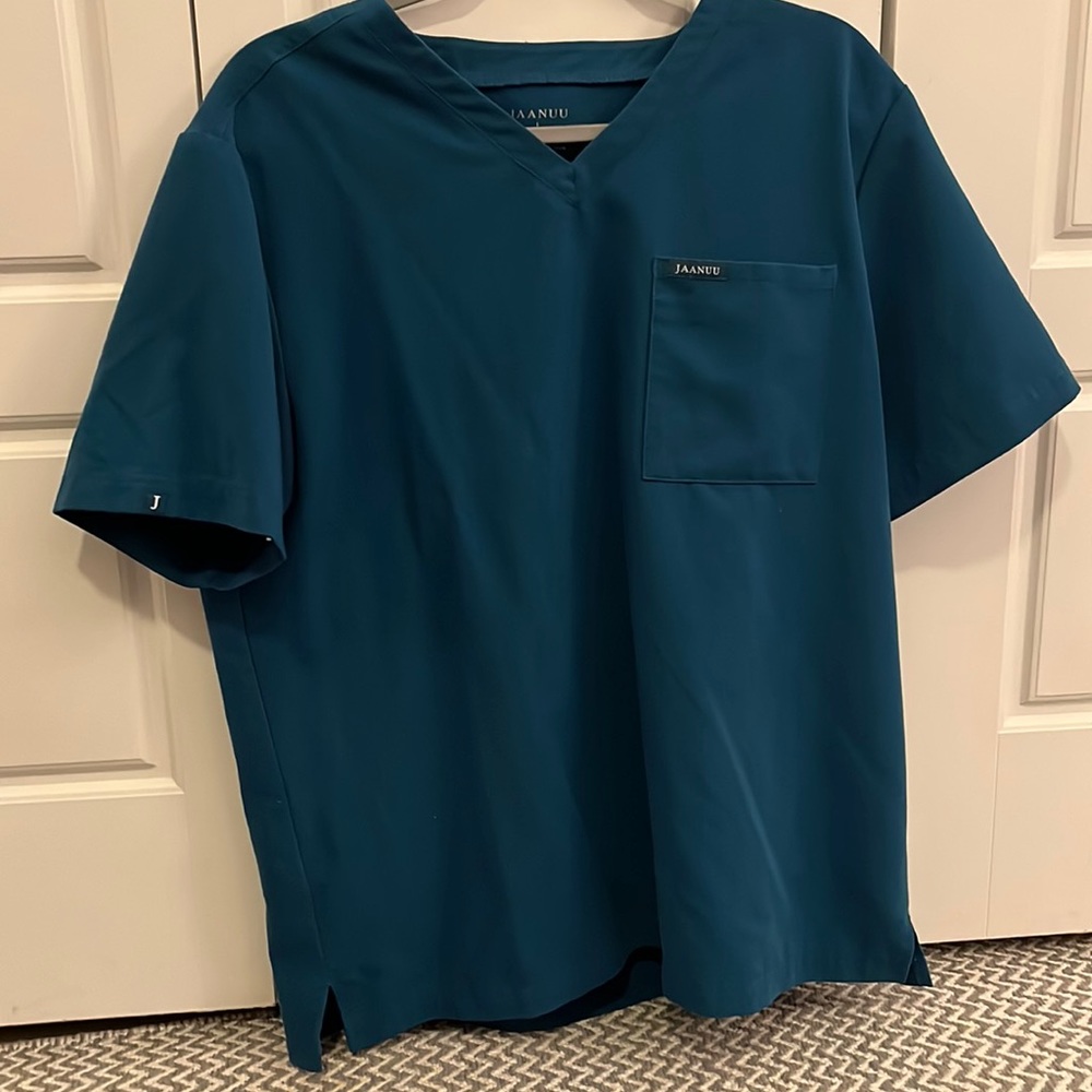 Men’s Caribbean blue 2 pocket scrub top vneck teal turquoise